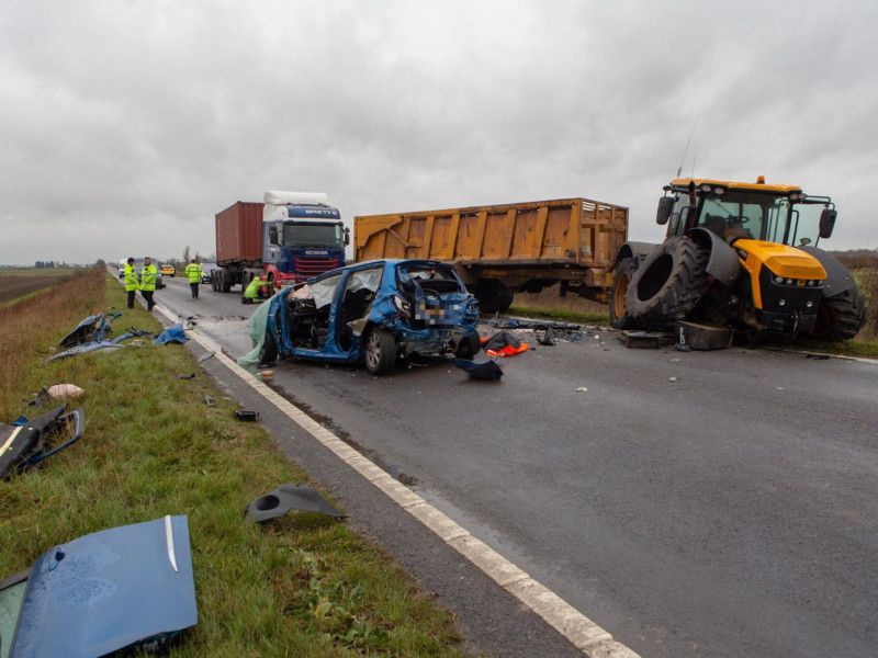 A141 in Cambridgeshire remains closed after head on horror crash