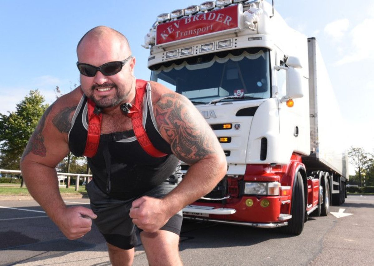 VIDEO: Peterborough strongman carries 22 tonne truck across Serpentine  Green car park